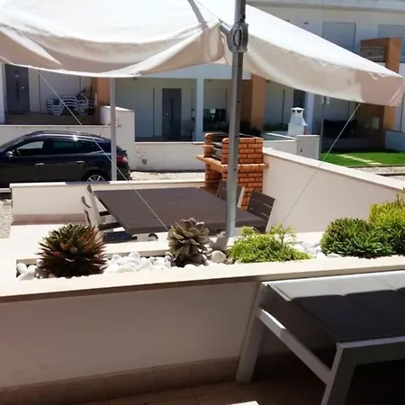 Modern House In + Pool Hébergement de vacances *